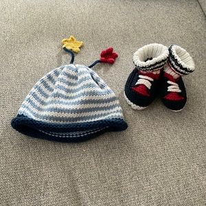Art Walk baby boy booties and hat set